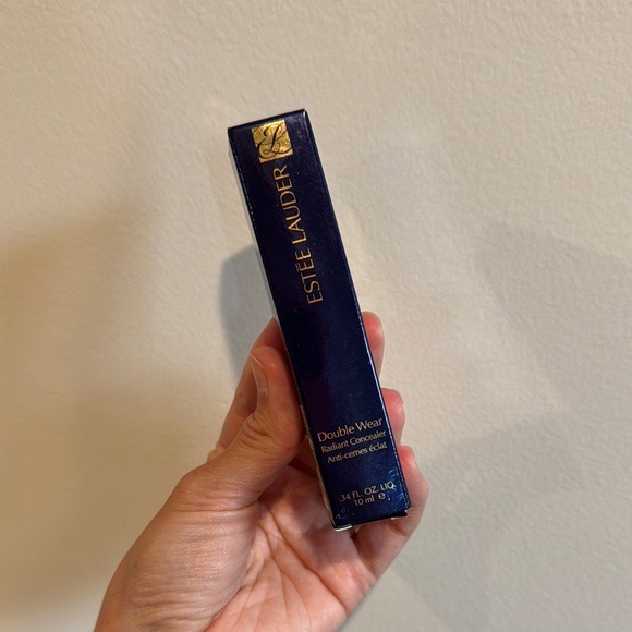 Estee Lauder Double Wear Concealer - Picture 2 of 3